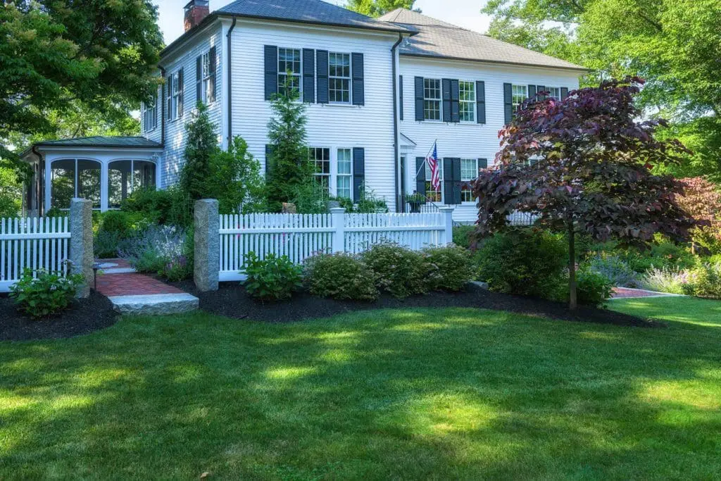 01773 front property fence screened patio