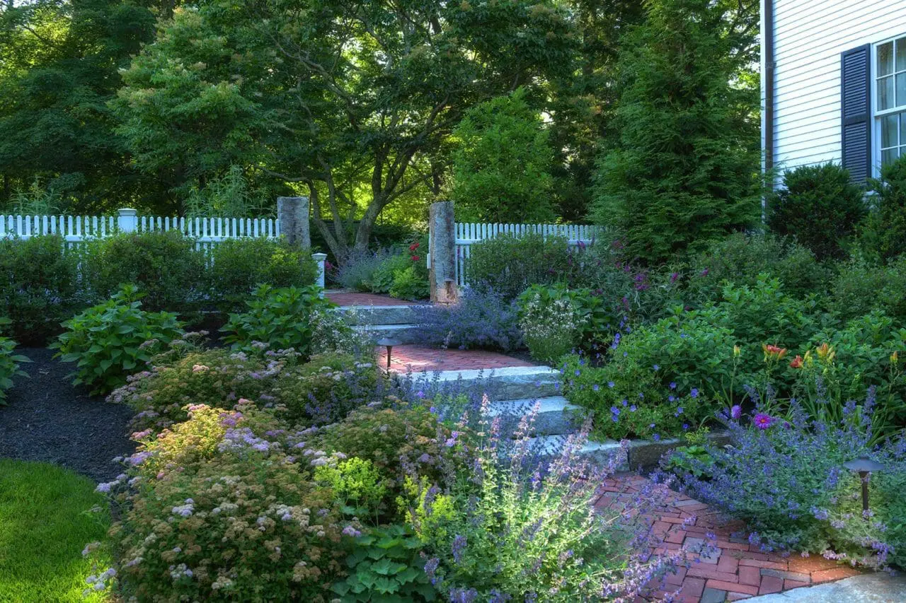 01773 side garden path bluestone brick