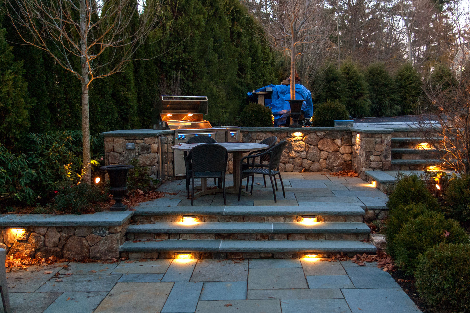 ntegrated step and wall lighting provides safe circulation while adding subtle architectural definition after dark.