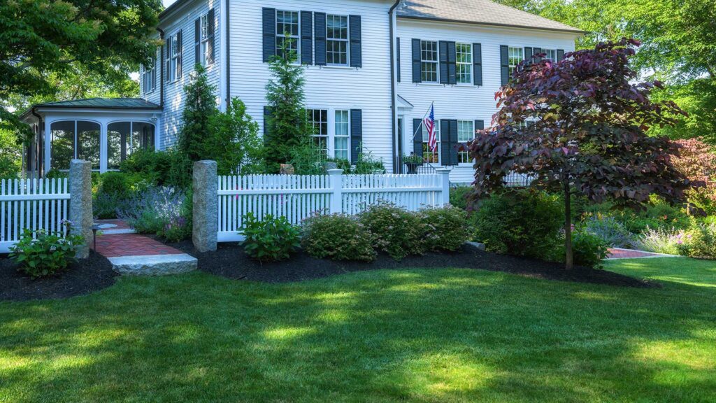 01773 front property fence screened patio